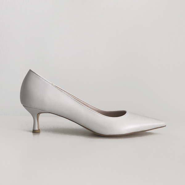 kitten heel (off white)